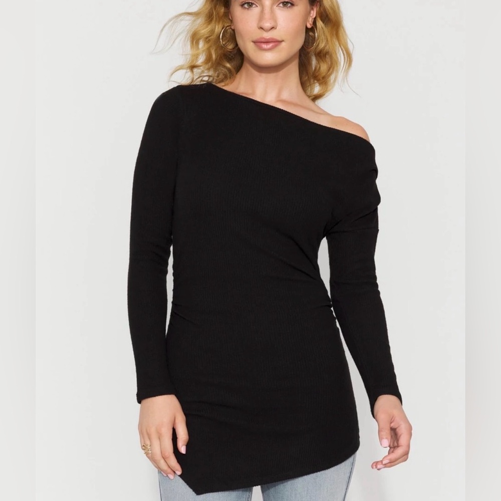 NWT White House Black Market Black Off-Shoulder Asymmetrical Top Size Medium